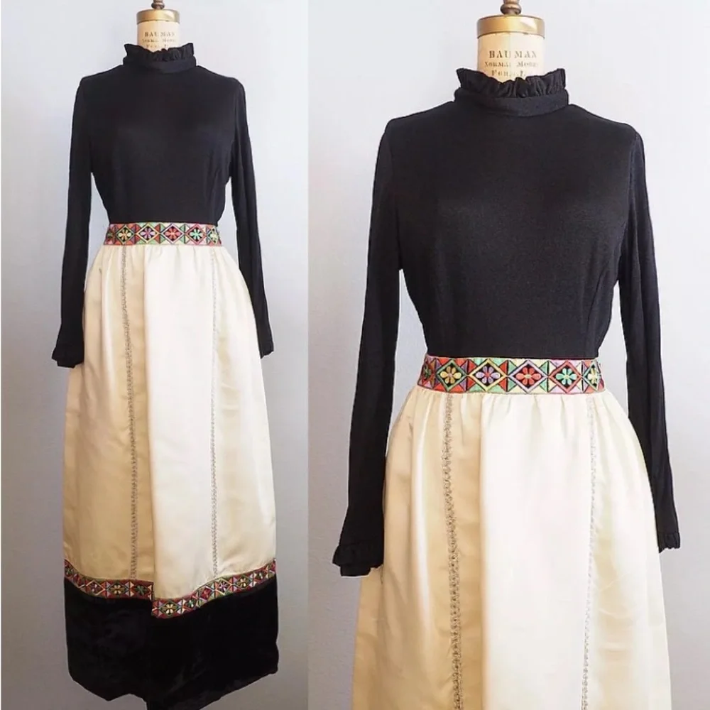 🥳HP🥳 1970’s True Vintage embroidered maxi dress - Picture 1 of 6